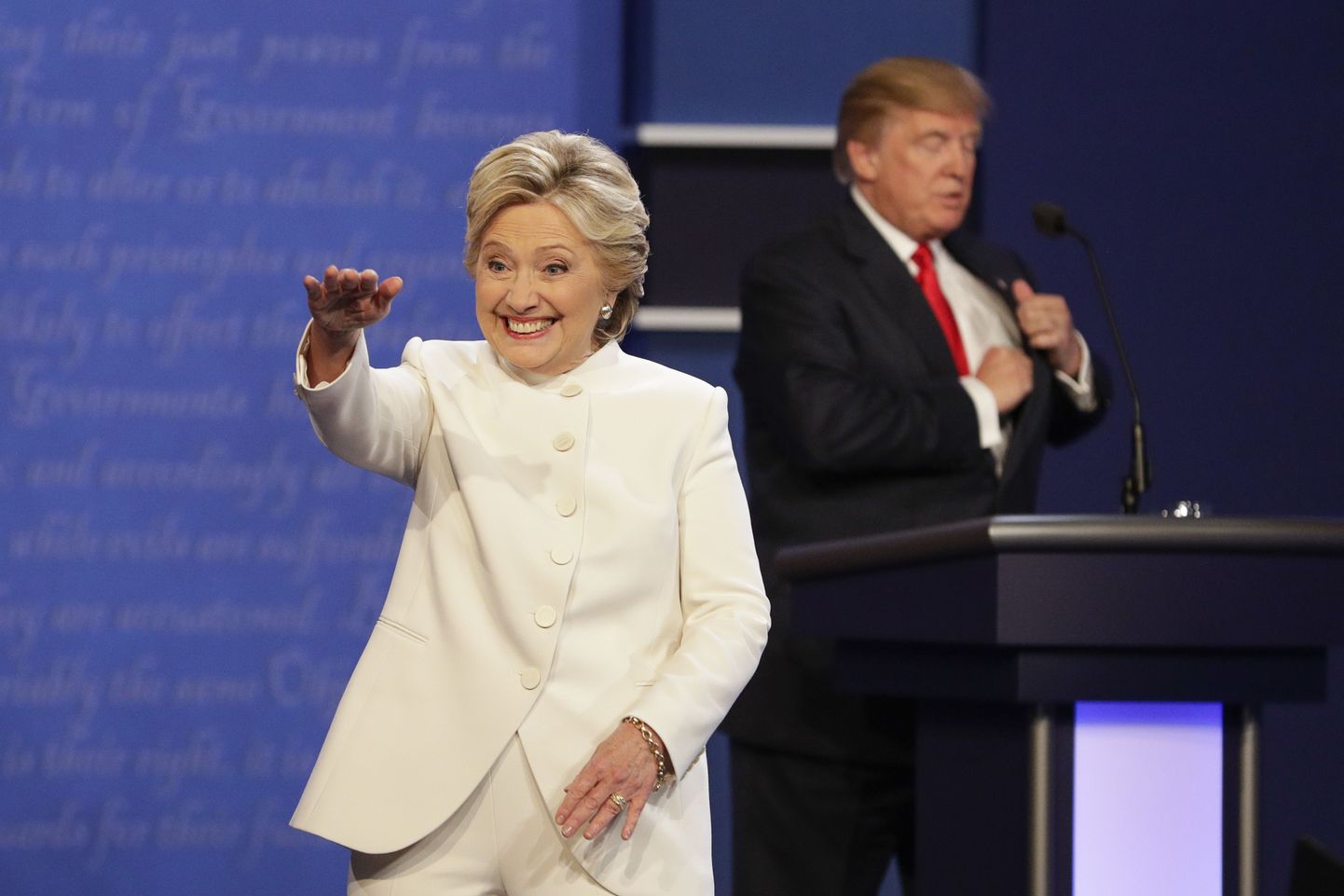Хиллари Клинтон и Дональд Трамп на прошедших дебатах.