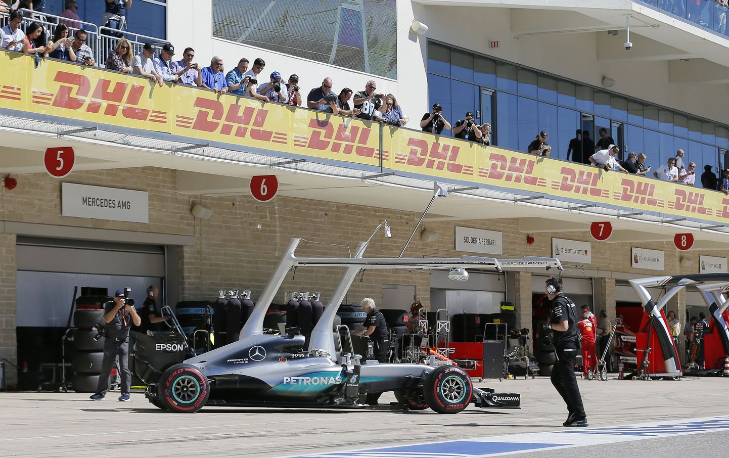 Mercedes teatab alles uuel aastal, kes järgmisel hooajal istub koos Lewis Hamiltoniga nende masina rooli.