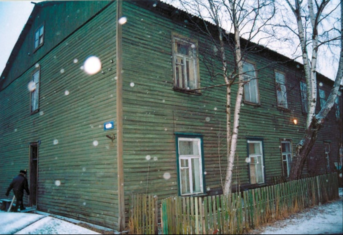 Местом жительства Никифорова был дом в Копли, откуда он сбежал от полиции с подельником через окно.
