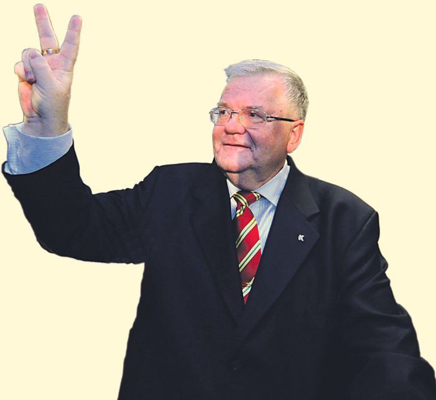 Лидер центрис­тов Эдгар Сависаар празднует победу на местных выборах.
