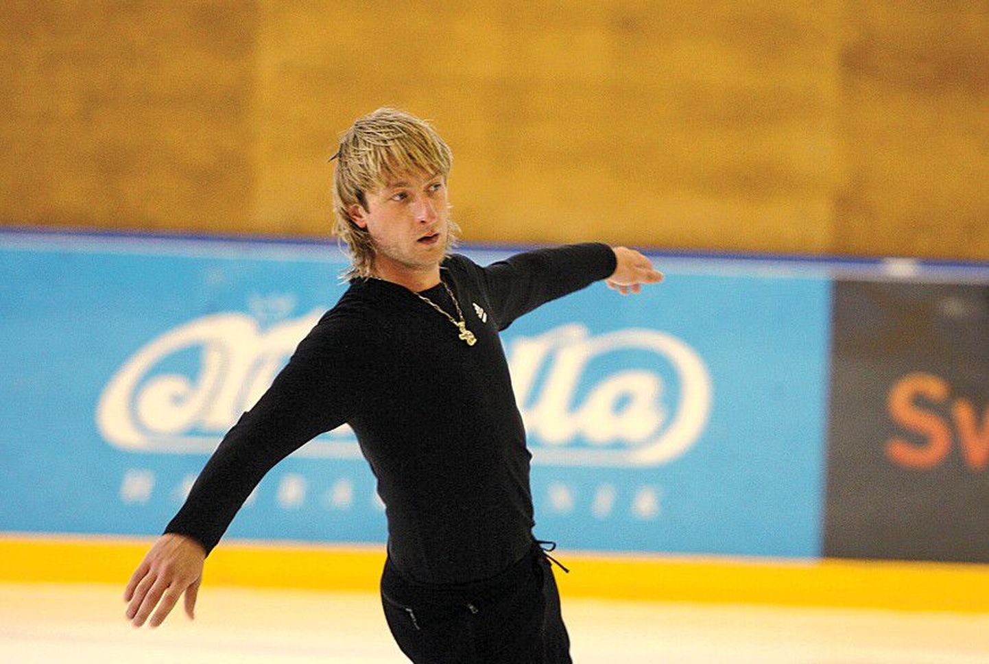 Евгений Плющенко во время тренировок в Тарту.