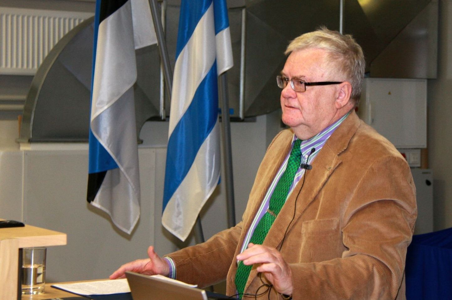 Эдгар Сависаар на IX Форуме самоуправлений Эстонии.