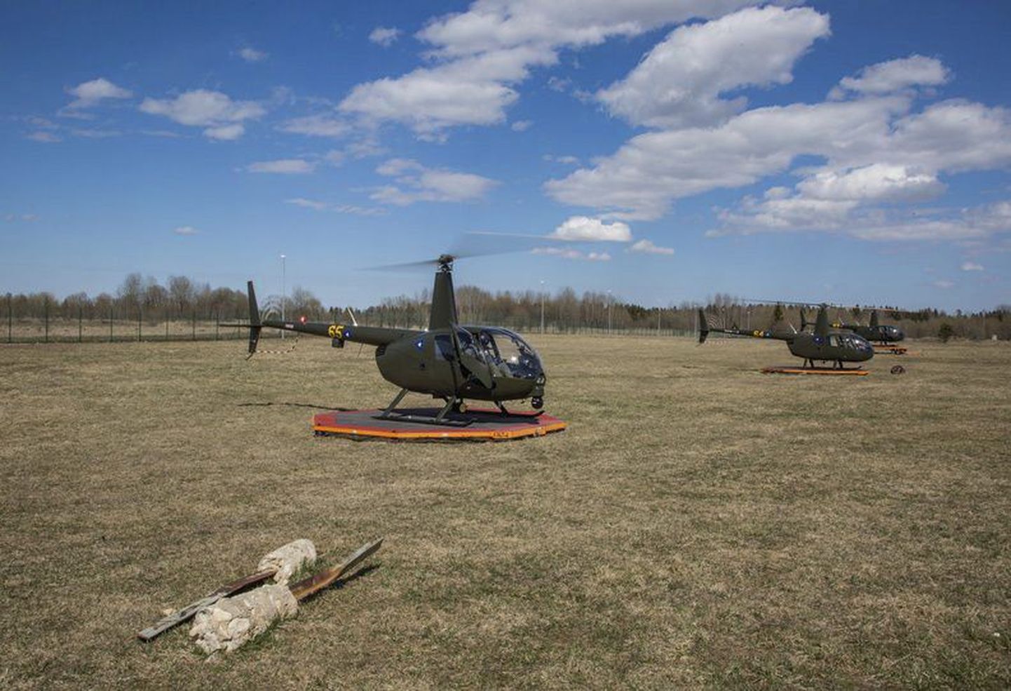 Tapale rajati ajutine helikopterite tugibaas.