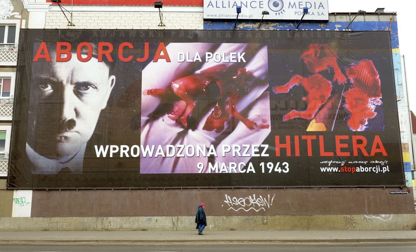 Кампания против абортов в Польше, в ходе которой сообщалось, что первым аборты в стране узаконил Гитлер.