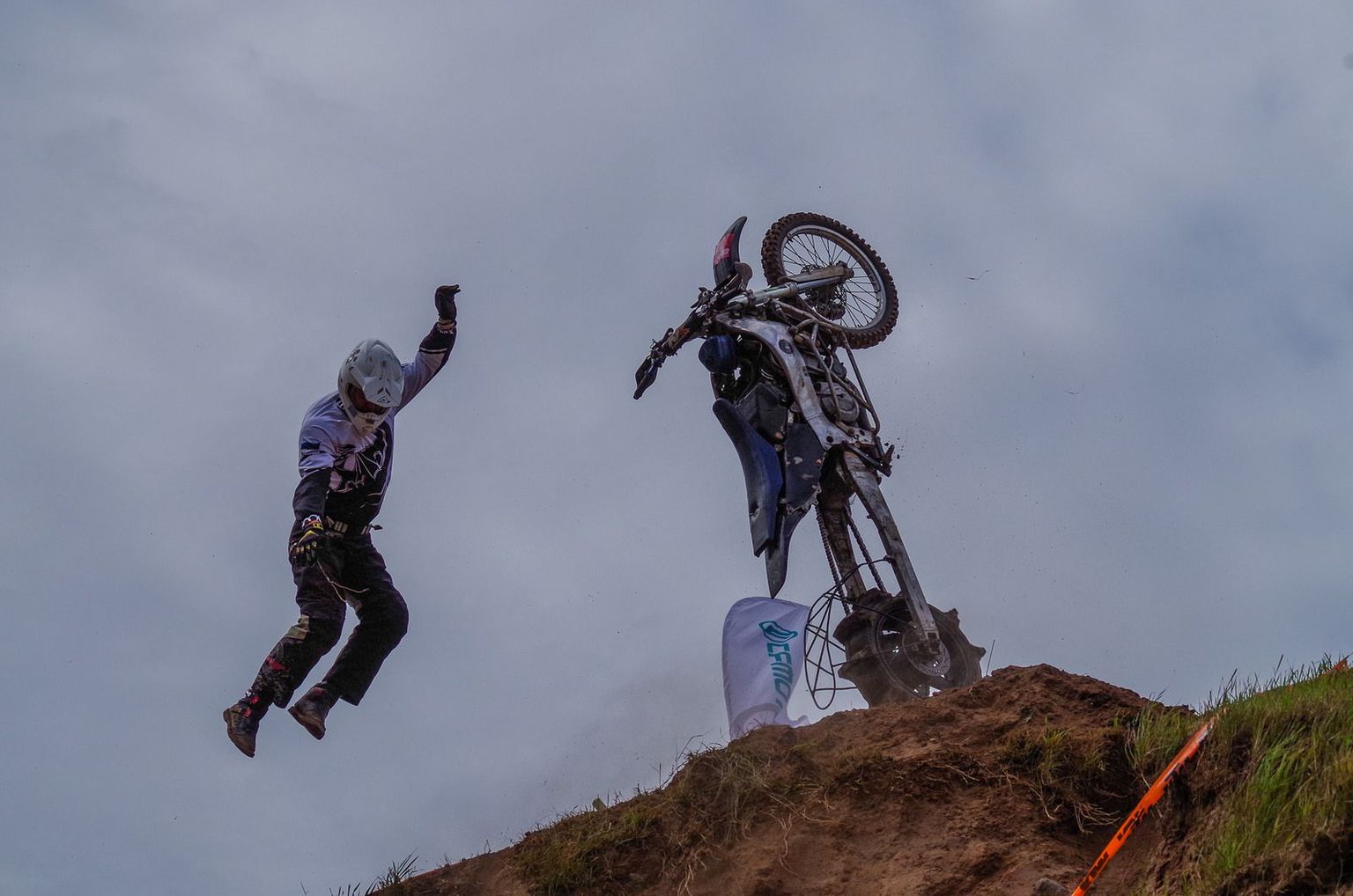 Eesti meistritiitli single-klassis kindlustas Tenny Tuvikene Tartu Enduro klubist.