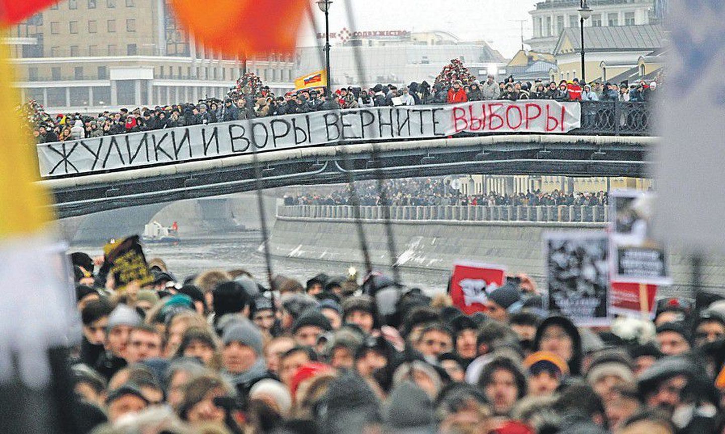 В субботу, 10 декабря, на Болотной площади в Москве прошел многотысячный митинг против фальсификации выборов в Госдуму России.