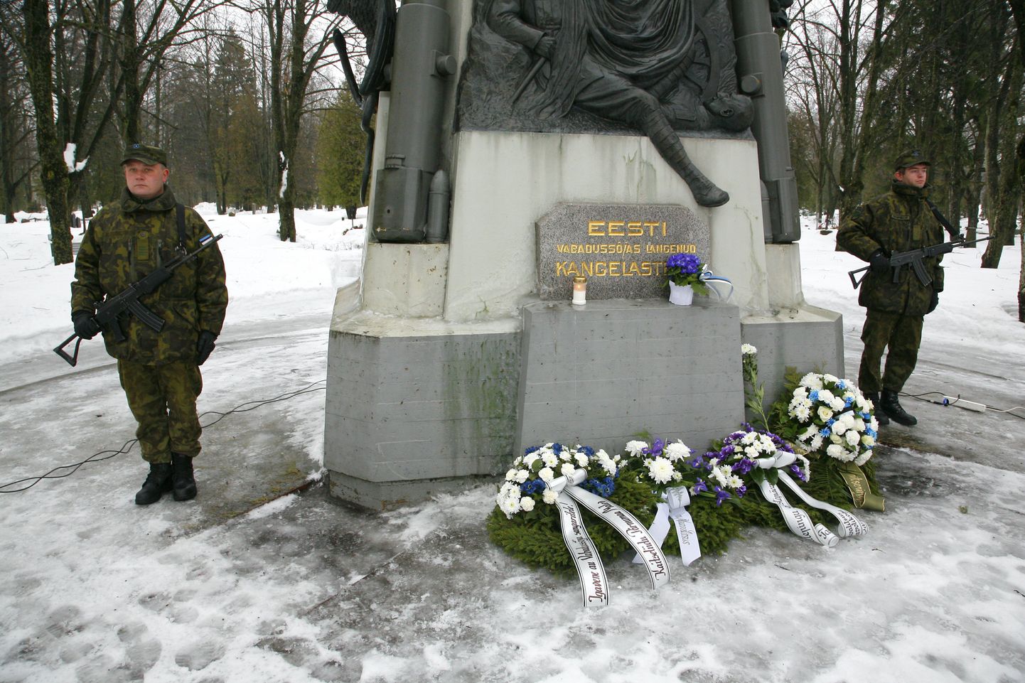 Tartu rahu aastapäeval asetatakse Alevi kalmistule Vabadussõjas langenute mälestussamba jalamile pärjad.