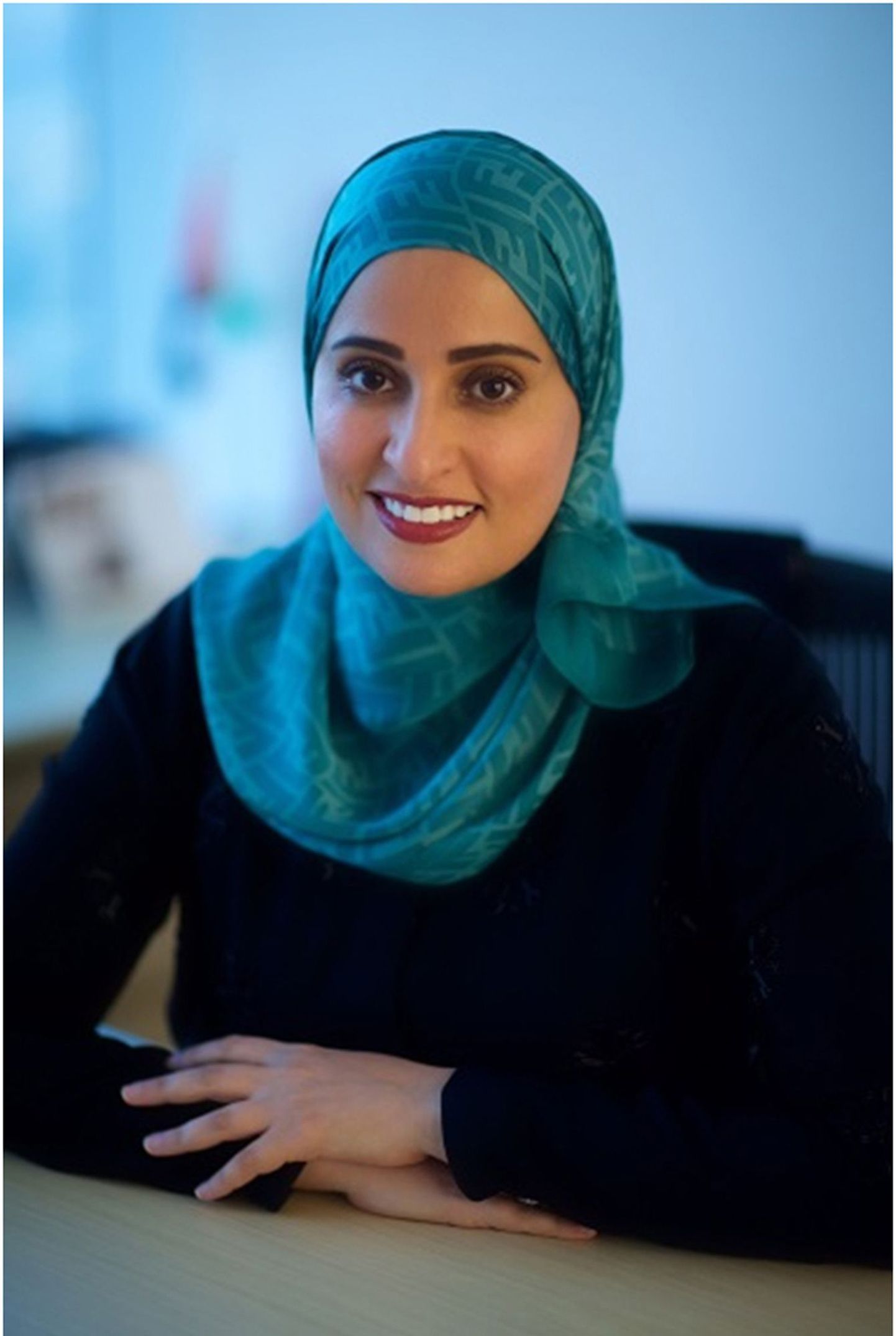 Ohoud al-Roumi on üks seitsmest naisest Araabia Ühendemiraatide 29-liikmelises valitsuskabinetis.