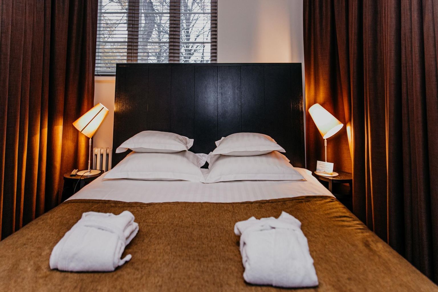 Hotellituba. Pilt on illustreeriv.