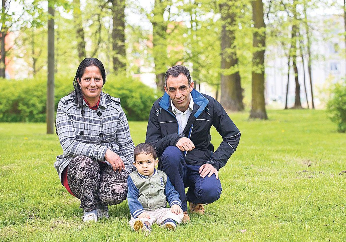 Маруф Мухаммед с семьей в Тарту. Его жена переехала в Эстонию через два года после мужа, появившемуся у них на свет уже в Эстонии второму ребенку исполнилось полтора года.