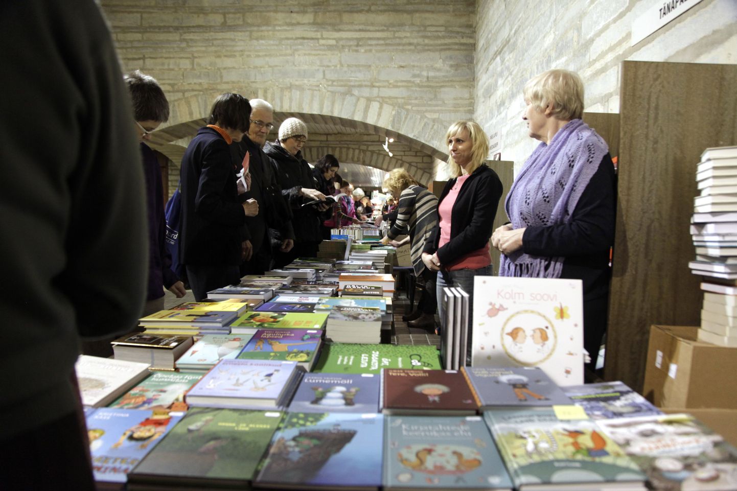 Eesti kirjastuste traditsiooniline raamatute suur jõulumüük Rahvusraamatukogus.