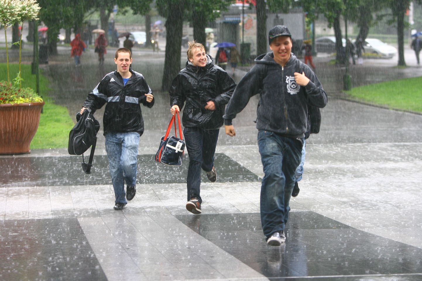 Pärast homse koolipäeva lõppu ähvardab õpilasi taas vihmasadu
