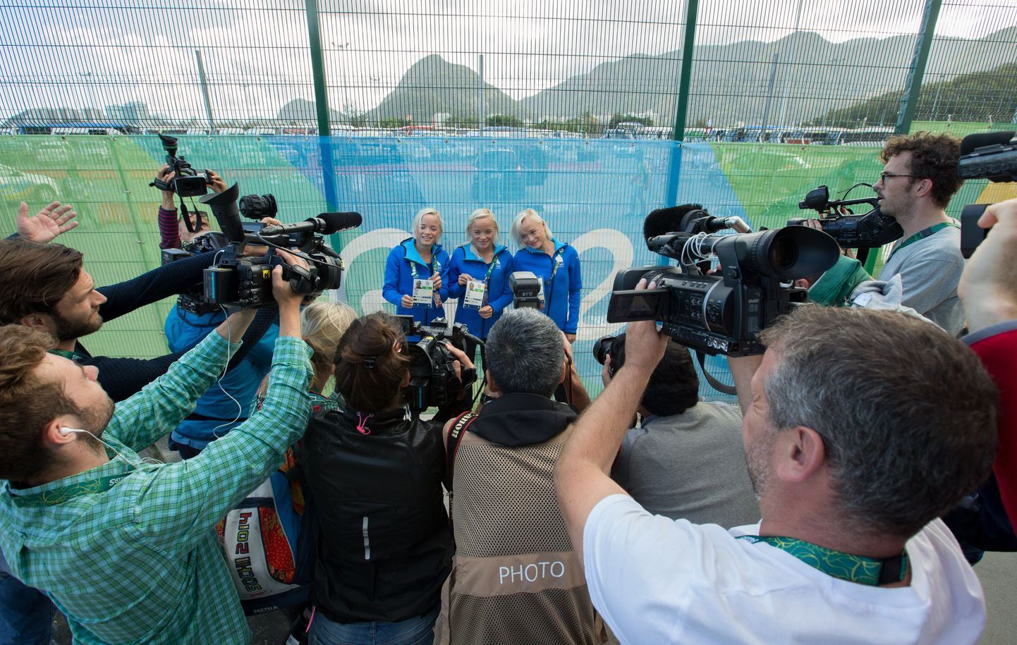 Сестры-тройняшки Луйк в центре внимания прессы в Рио.