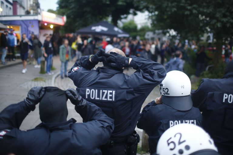 Saksamaal Hamburgis aset leidnud G20 kohtumise vastase meeleavalduse haldamiseks oli politsei sunnitud kasutusele võtma veekahuri. Foto: Reuters/Scanpix