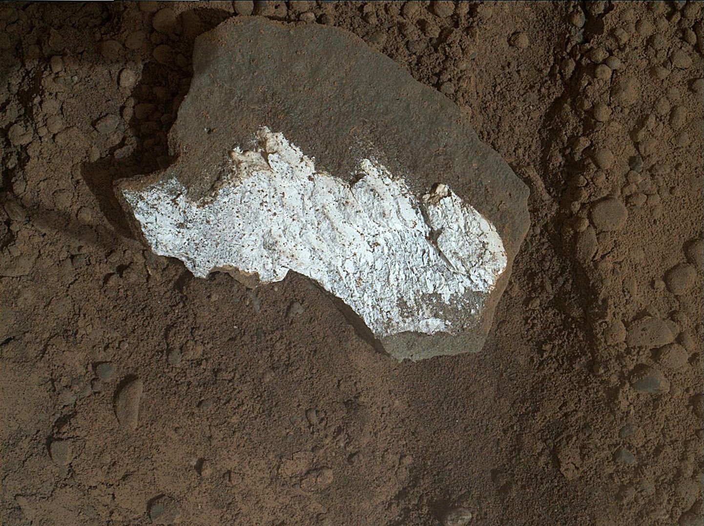 Teadlasi hämmastab Marsi valge kivi