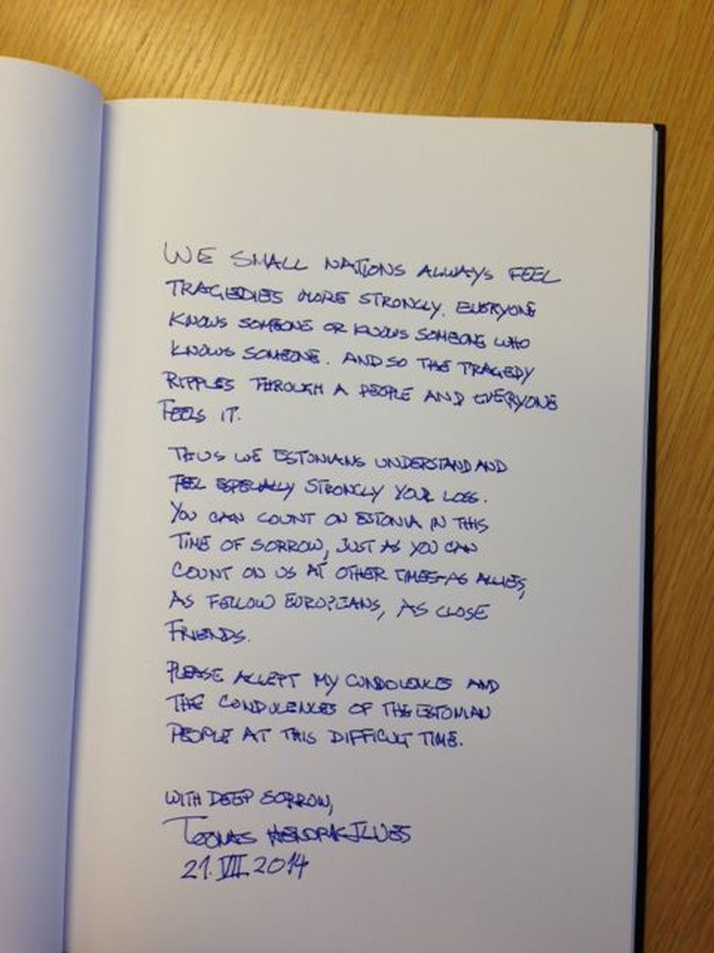 President Toomas Hendrik Ilvese sissekanne Hollandi saatkonnas avatud kaastundeavalduste raamatusse.