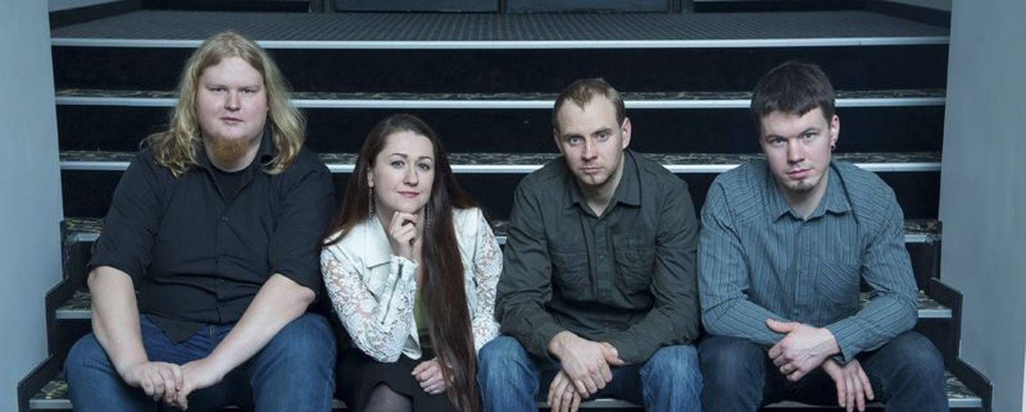 Vasakult: Meiko Udras (basskitarr), Kadri Mark (laul), Martin Mark (trummid), Reino Vara (kitarr).