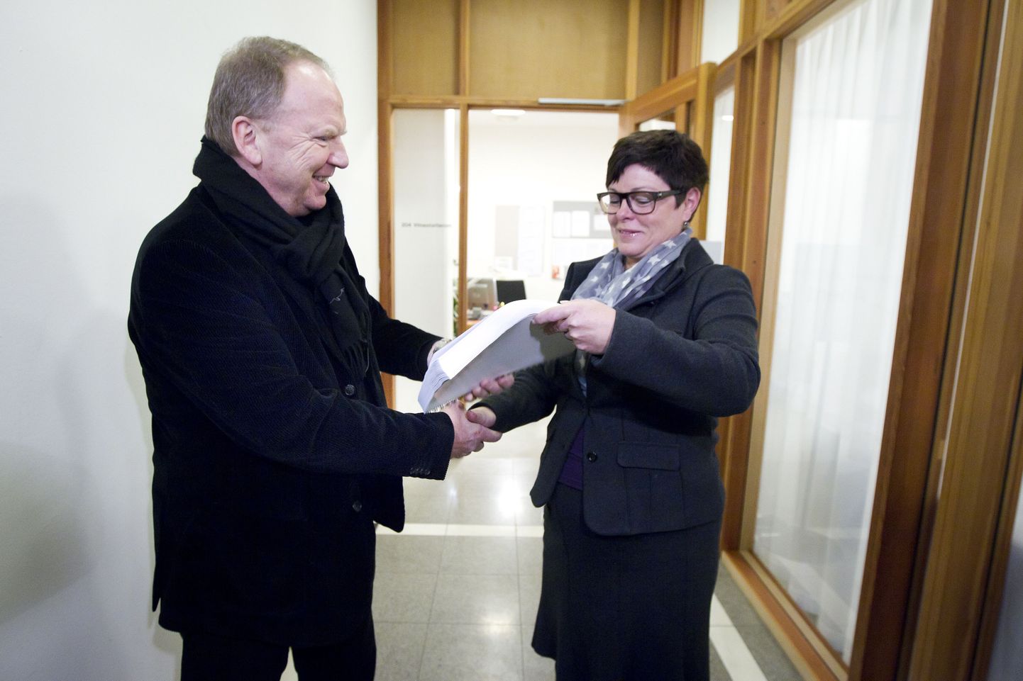 Psühhiaater Torgeir Husby andis Anders Behring Breiviki seisundit kirjeldava materjali täna Oslo ringkonnakohtu kohtunikule Nina Opsahlile.
