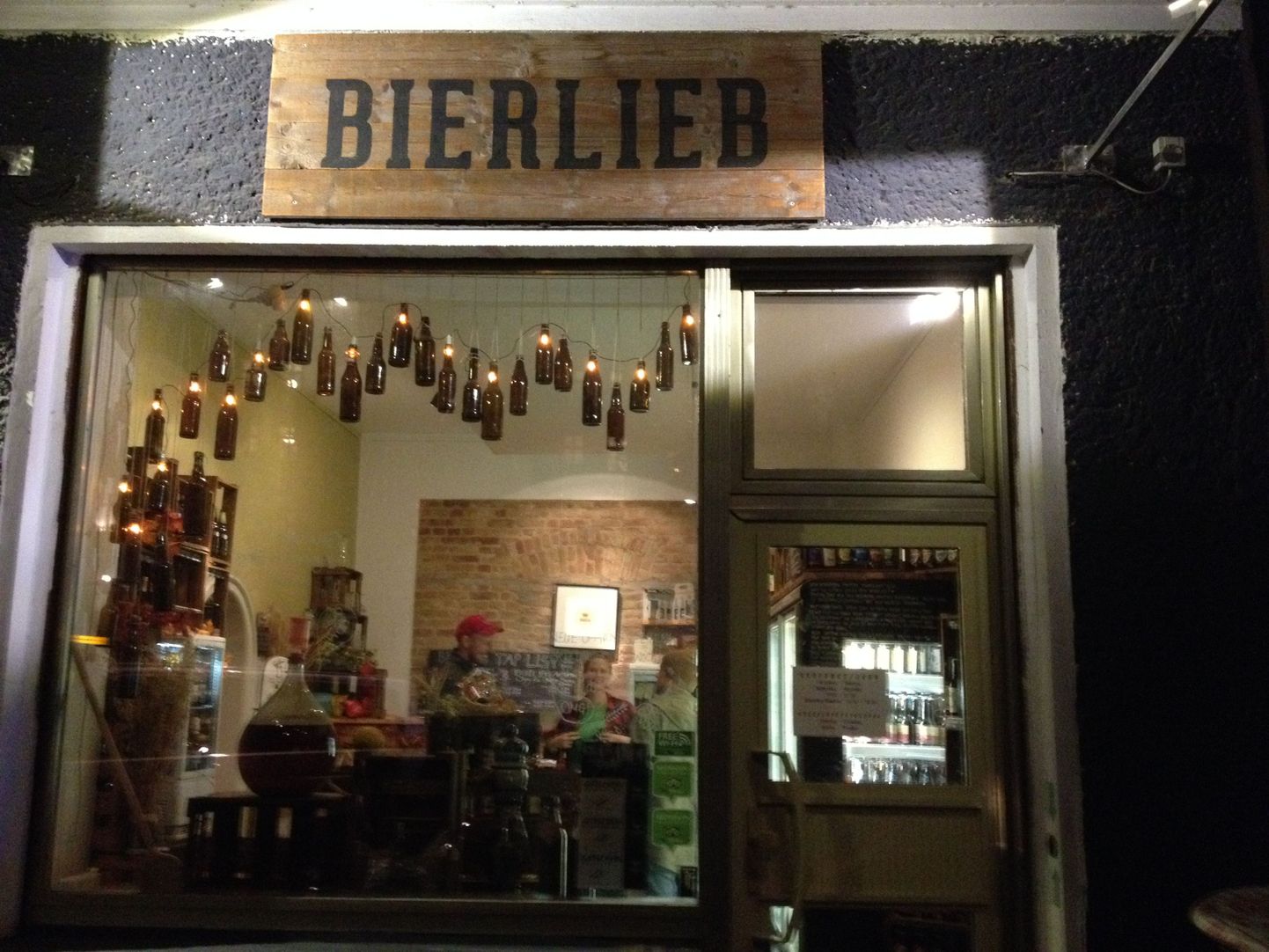 Pisike käsitööõllede kauplus Bierlieb Berliinis Peterburi tänaval.