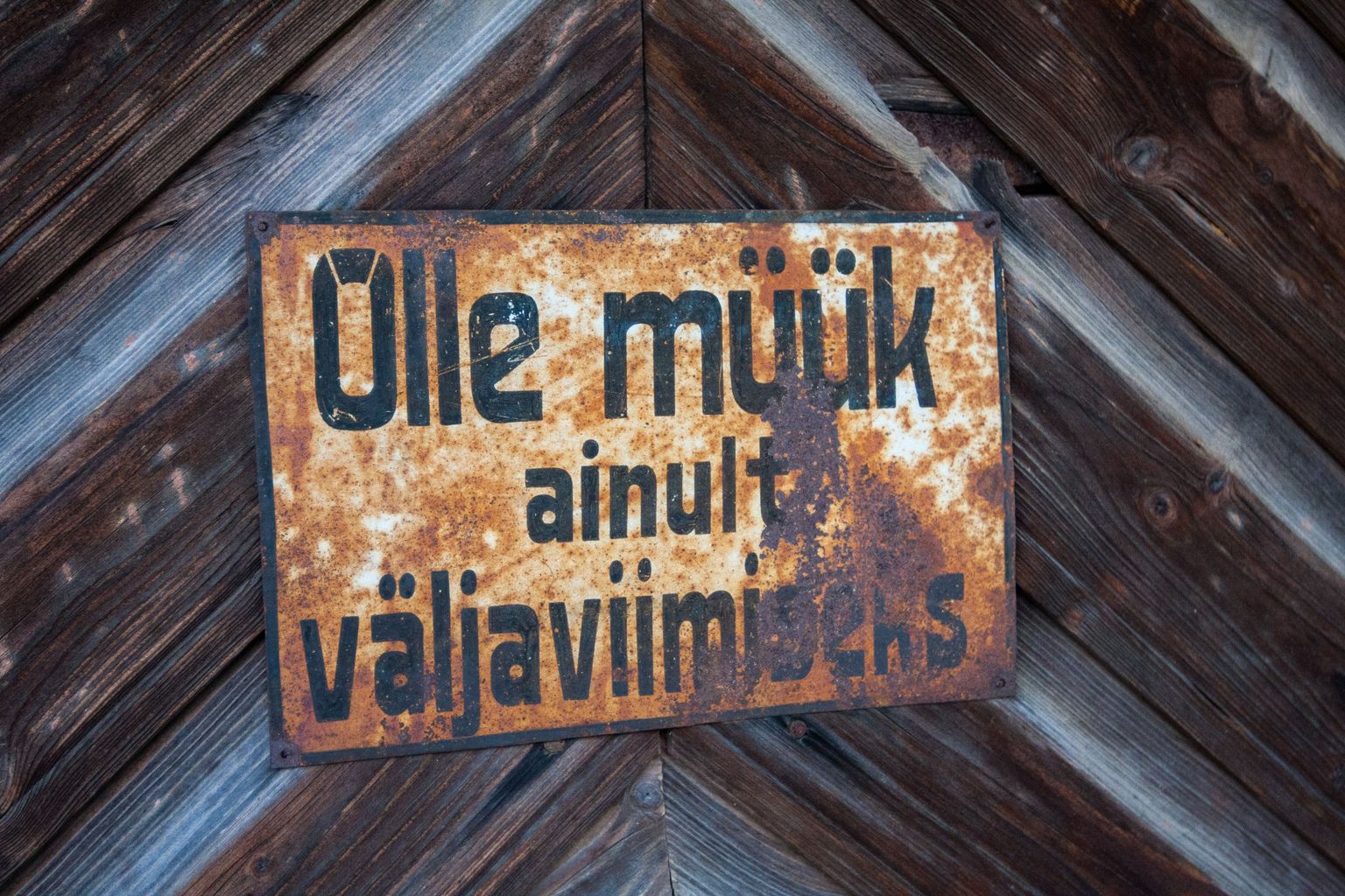 Suuromanikud ähvardavad Eestist lahkuda.