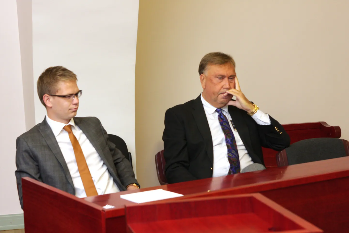 Mihhail Kõlvarti esindajad Oliver Nääs (vasakul) ja Üllar Talviste.