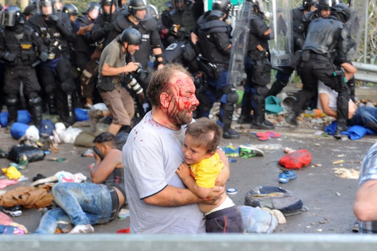 Korrakaitsjate ja migrantide kokkupõrked septembris Röszkes. Foto: Reuters/SCANPIX