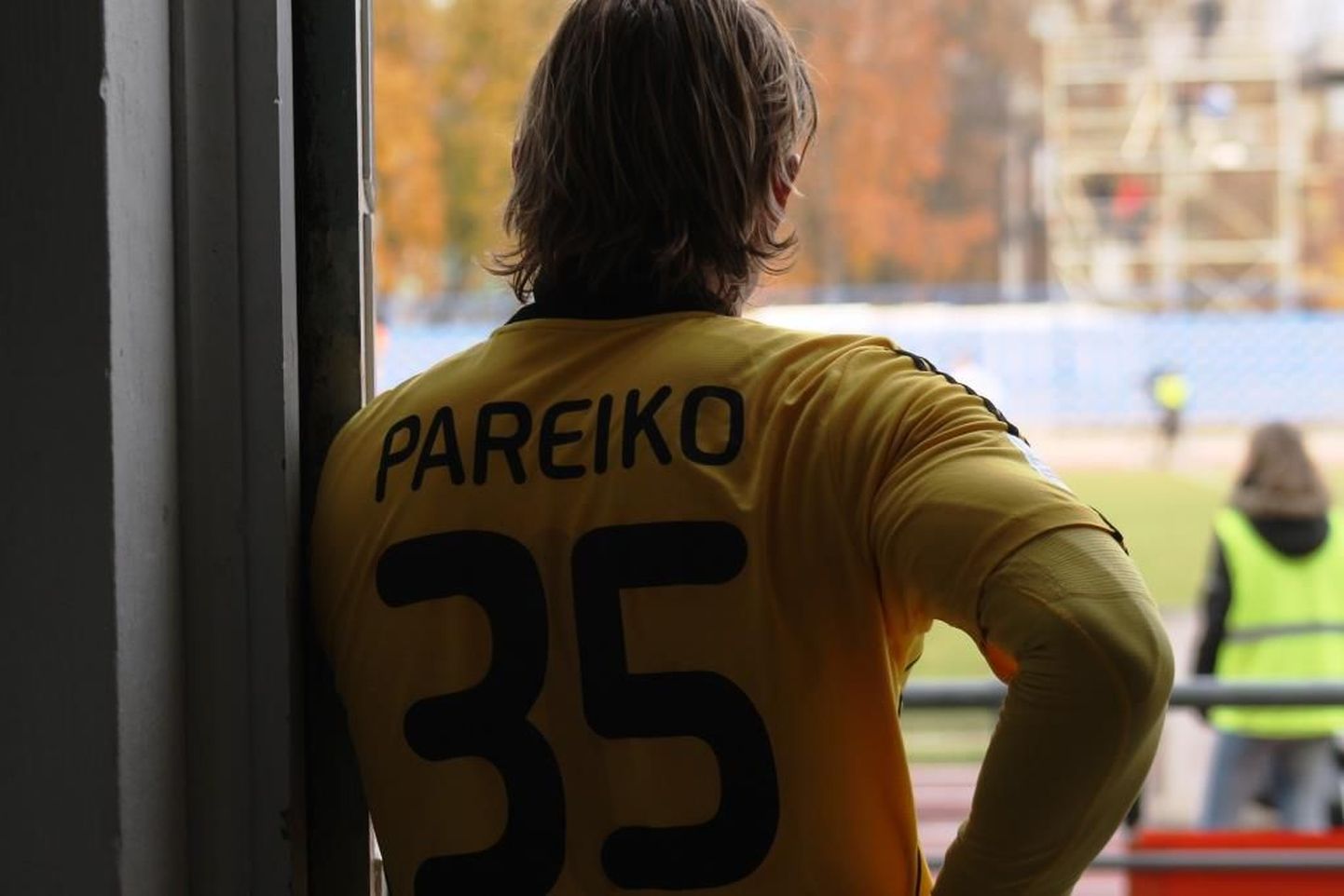 Sergei Pareiko (kollases) klubikarjäär mängijana lõppes punase kaardiga.