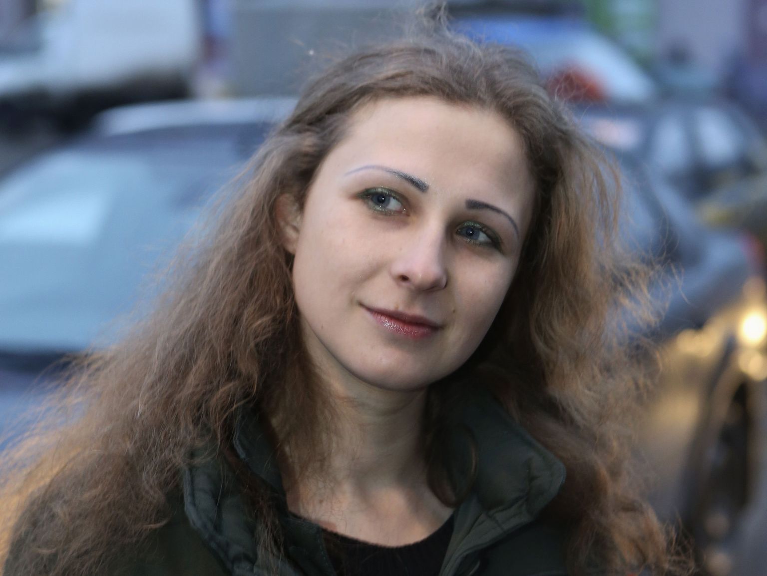 Maria Aljohhina Nižni Novgorodi raudteejaamas pärast kolooniast vabanemist.