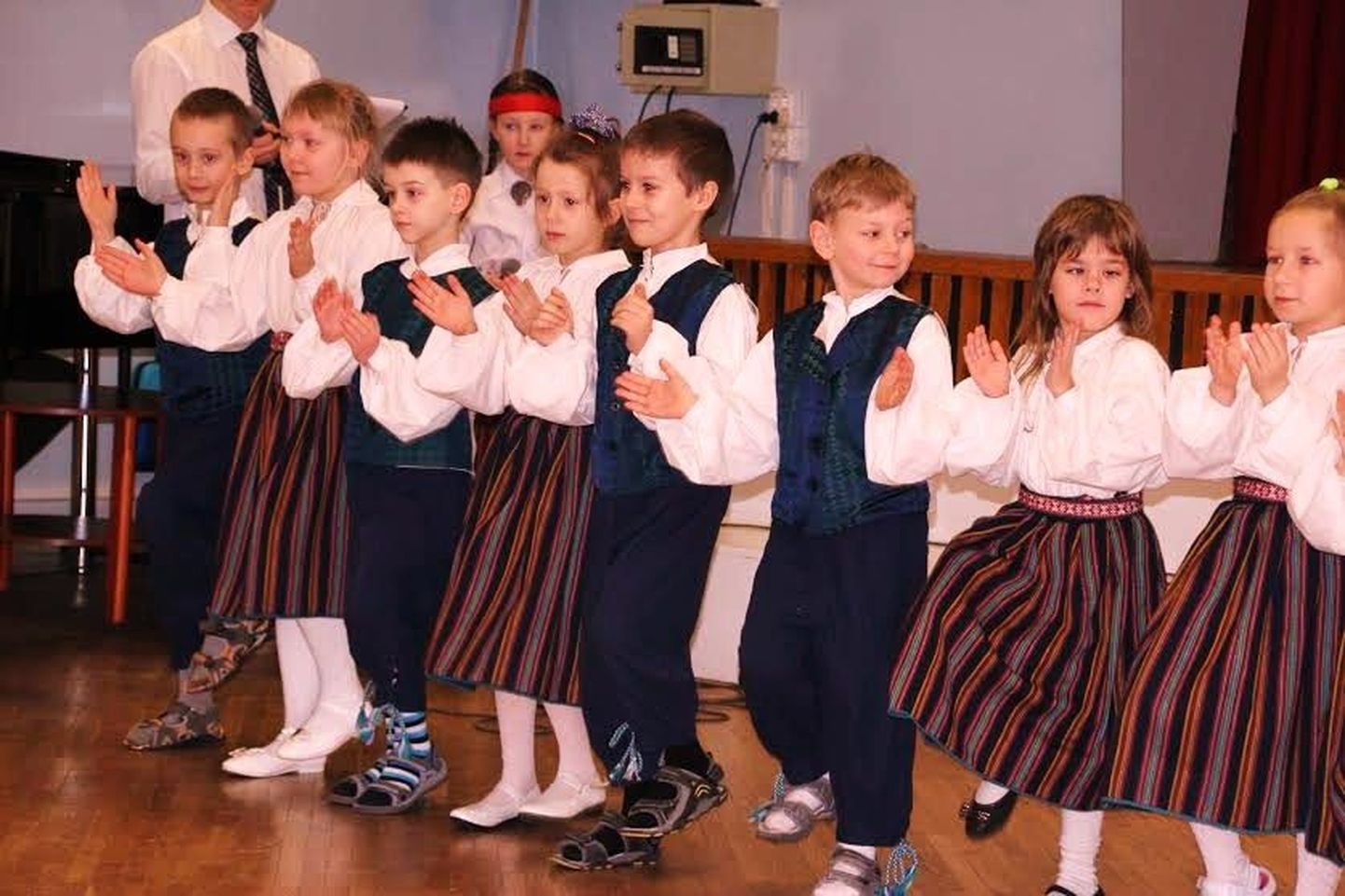 Vene gümnaasiumi, Are põhikooli ja Tallinna humanitaargümnaasiumi algklasside õpilased tähistasid koos emakeelepäeva.