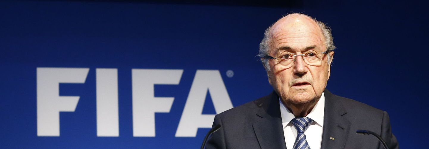 Eile tagasiastunud FIFA juhti Sepp Blatterit Interpoli nimekirjas ei olnud, ent USA meedia teatel on ta FBI juurdluse keskmes.