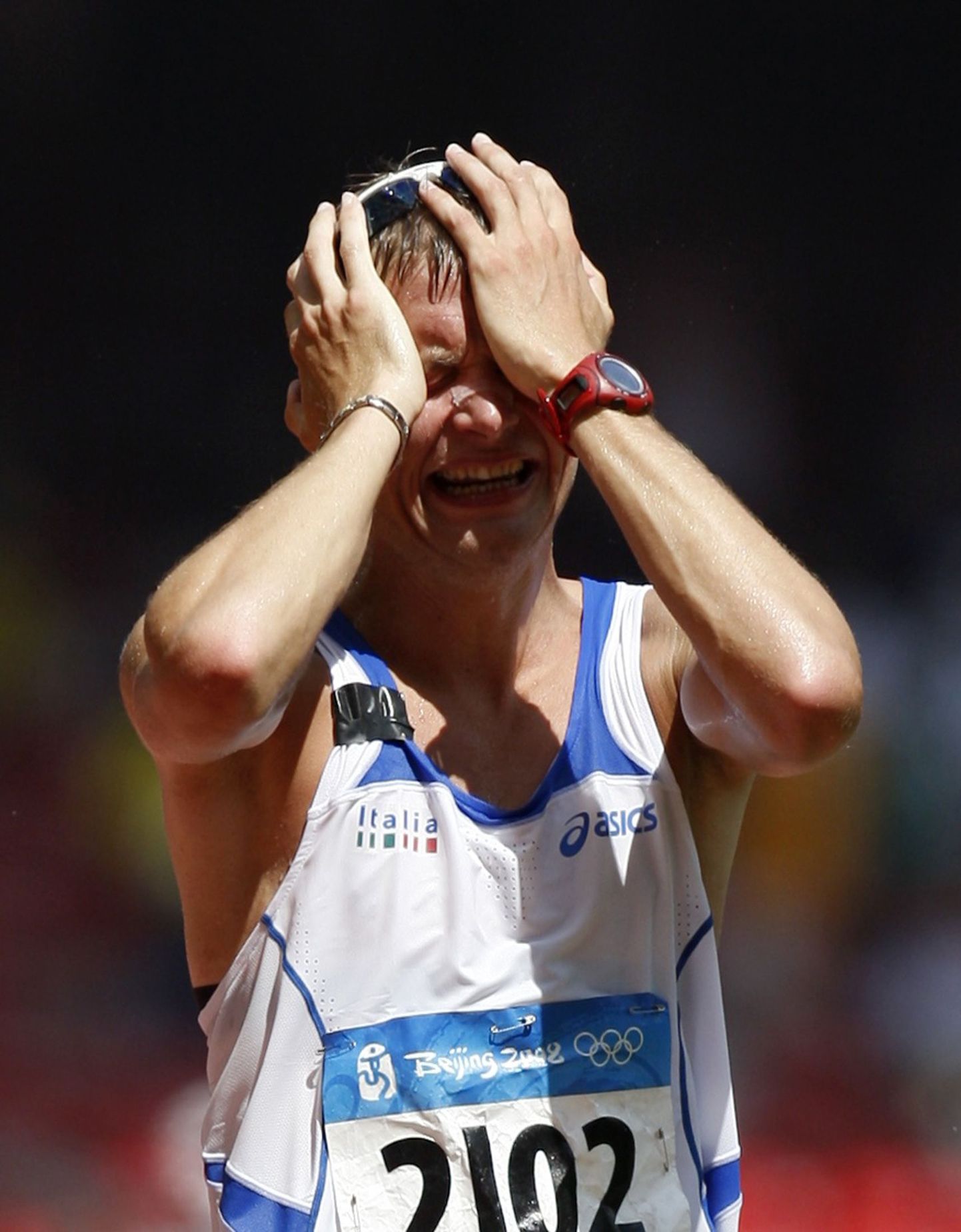 Itaallane Alex Schwazer ei suuda uskuda, et on just võitnud olümpiakulla.