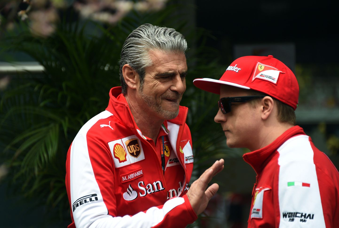 Kimi Räikkönen (paremal) ja Maurizio Arrivabene