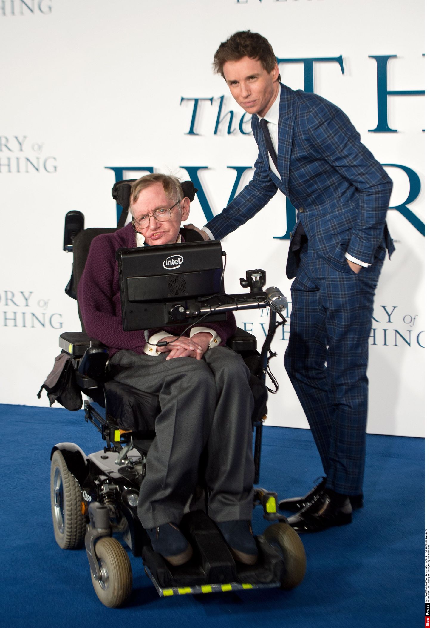 Stephen Hawking ja teda kehastanud näitleja Eddie Redmayne