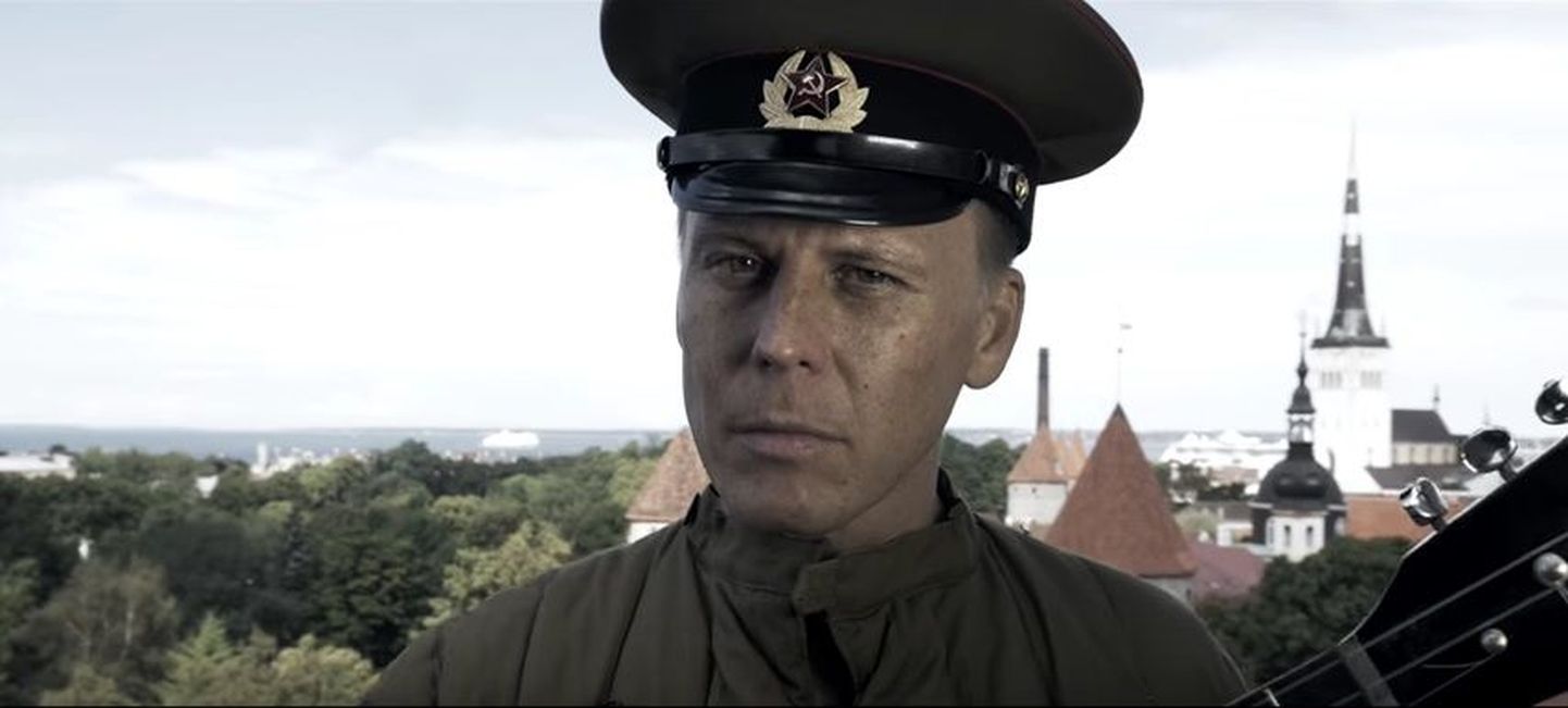 Клип Павла Перца "Передаю привет из Таллина! Европа ожидает Сталина!" взорвал Интернет.