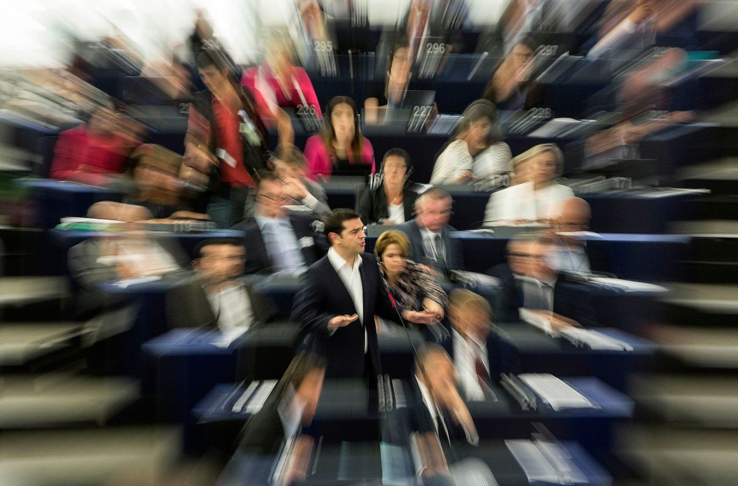 Алексис Ципрас вел себя в Европарламенте, как рок-звезда.