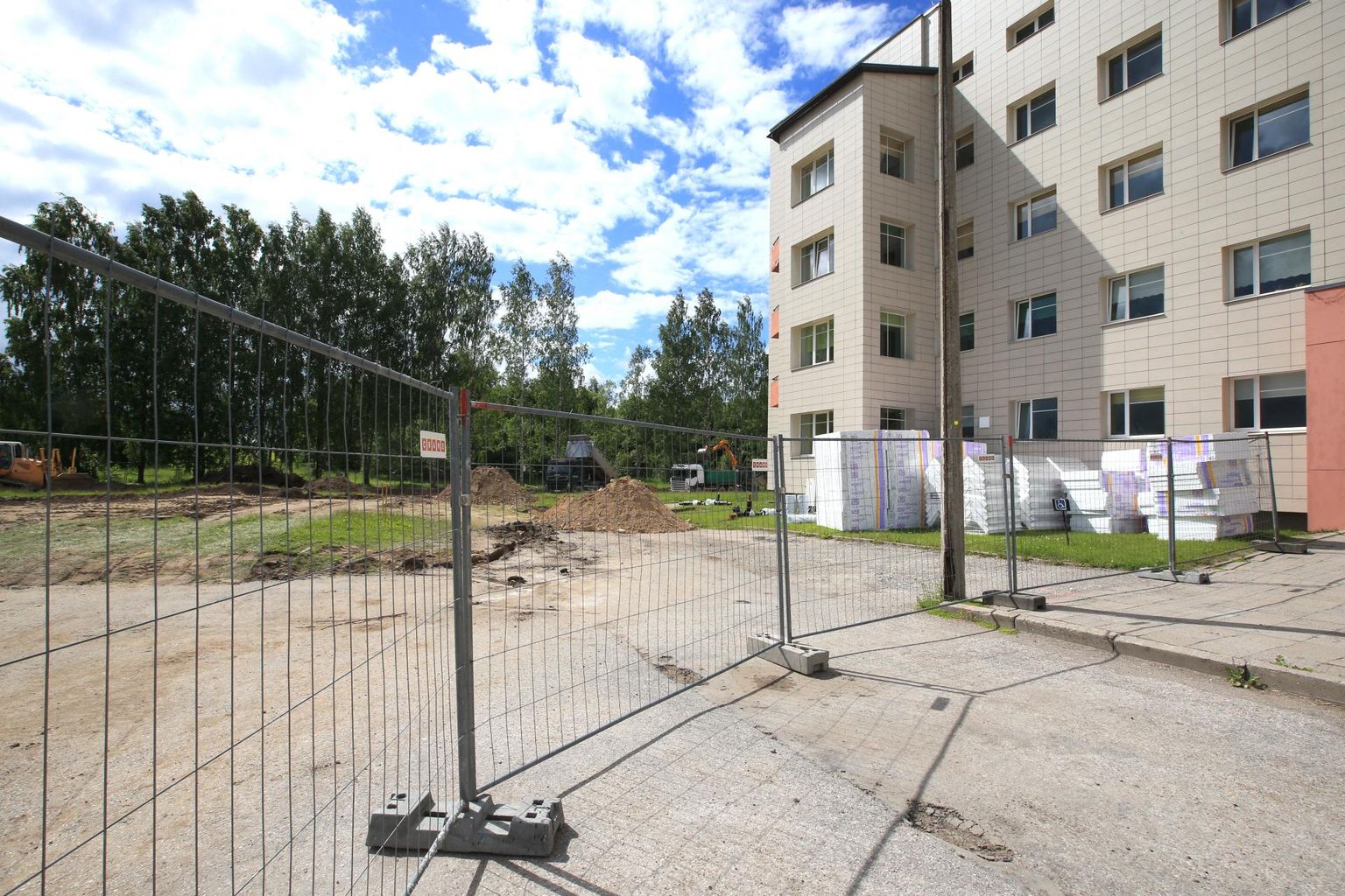 Eelmisel nädalal algasid Jõgeva haigla kõrval ettevalmistustööd tervisekeskuse rajamiseks.