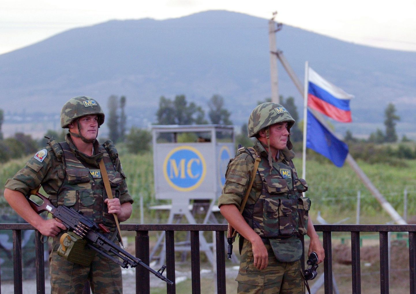 Vene rahuvalvajad Gruusia ja Lõuna-Osseetia piiril.