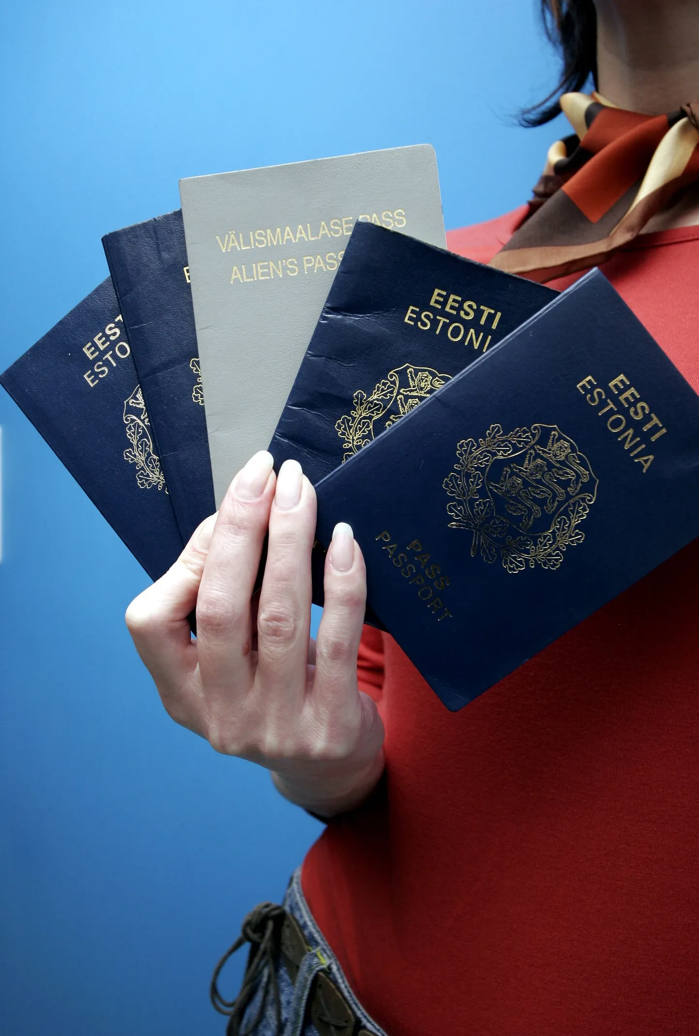 Обладателей «серых» паспортов с каждым годом в Эстонии все меньше и меньше.