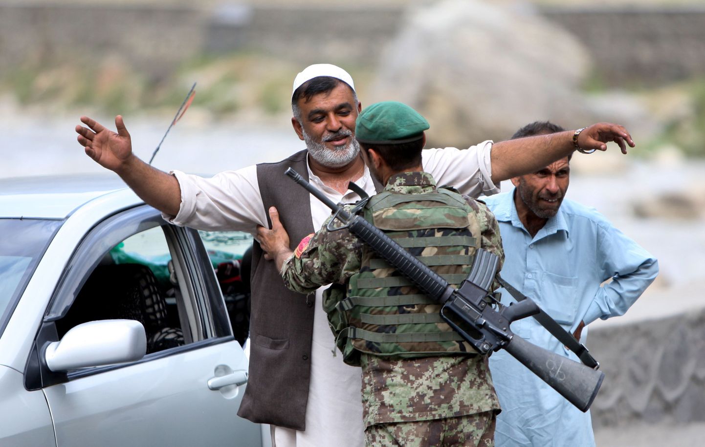 Afgaani sõdur kontrollpunktis