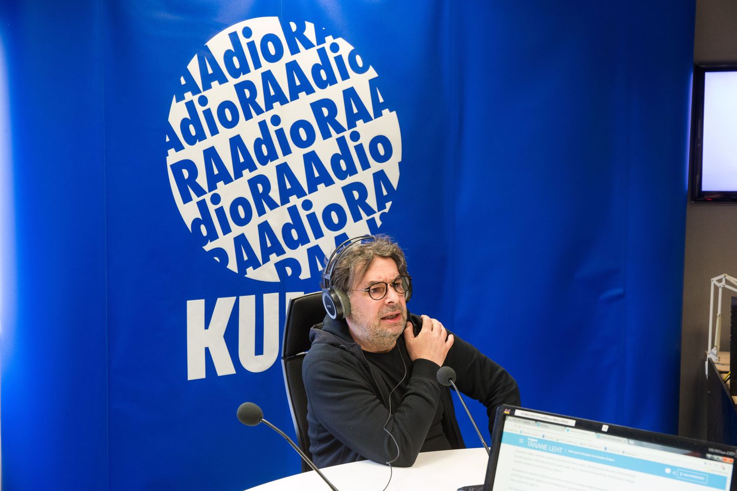 Peeter Oja KUKU Raadio stuudios