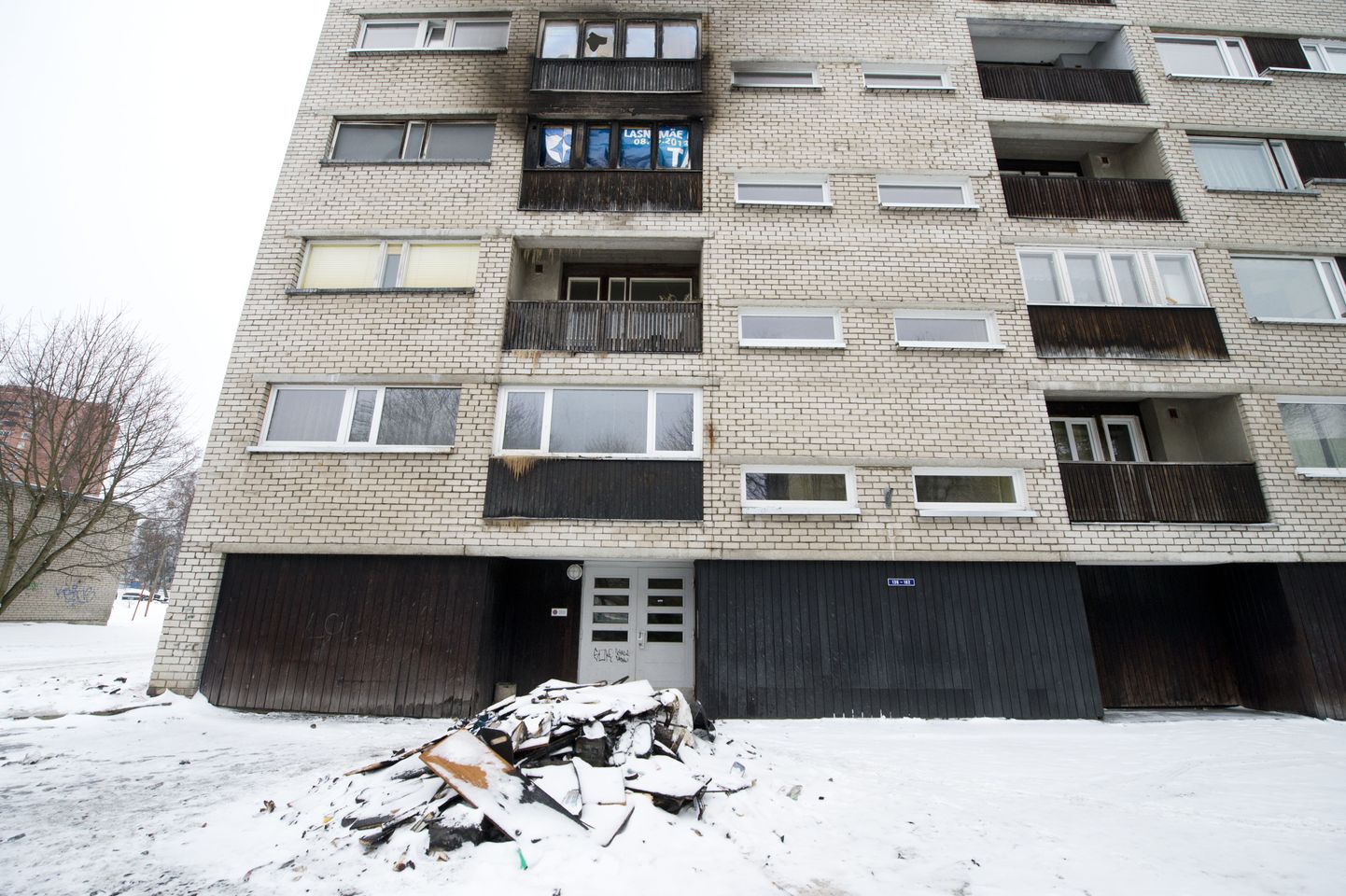 В результате пожара на таллиннской улице Вильде теэ, 52 те или иные повреждения получили не меньше десяти квартир.