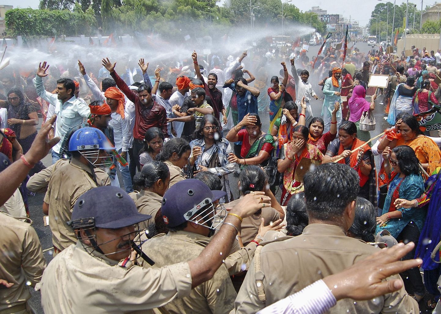 Vägistamisvastane meeleavaldus Uttar Pradeshi osariigis.