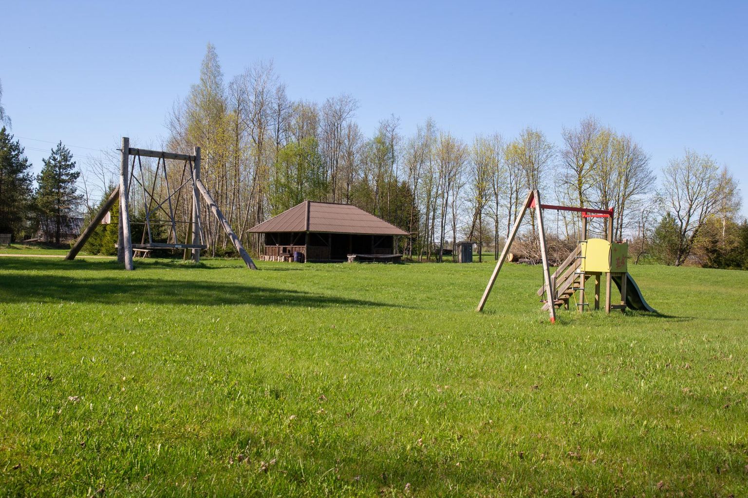 Kiigeplats on valminud külaelanike ühise jõupingutuse tulemusena.
