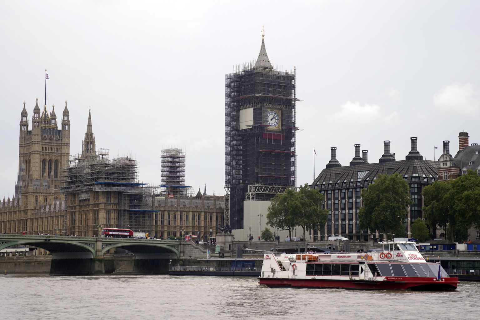 Briti parlamendihoone Londonis. Foto on illustratiivne.