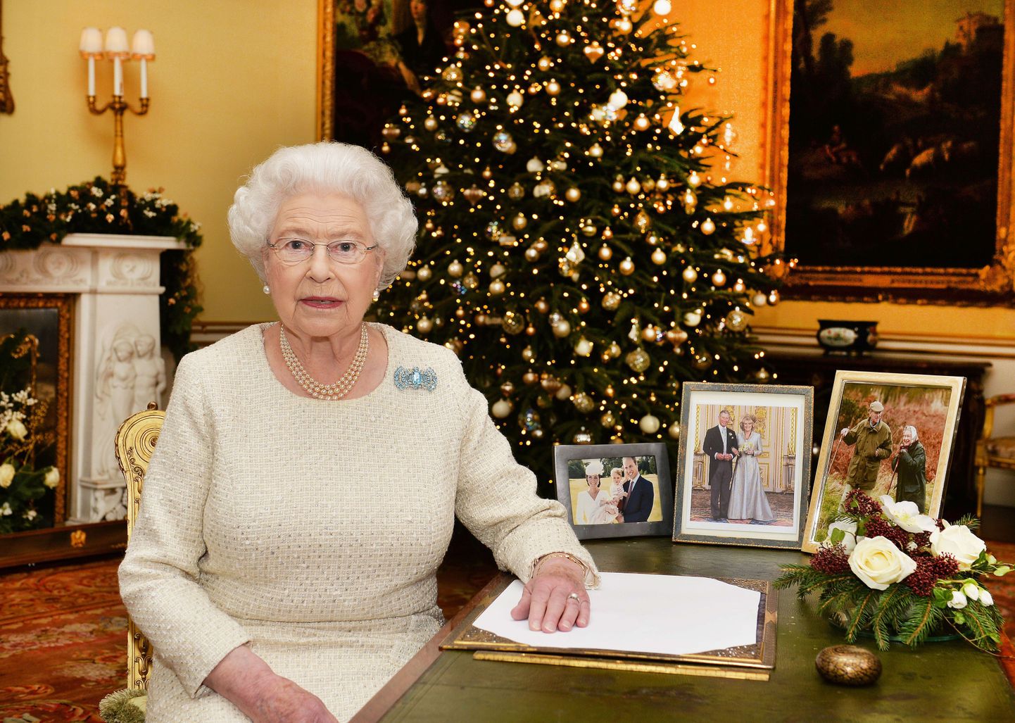 Briti kuningapere käis jõulu-jumalateenistusel