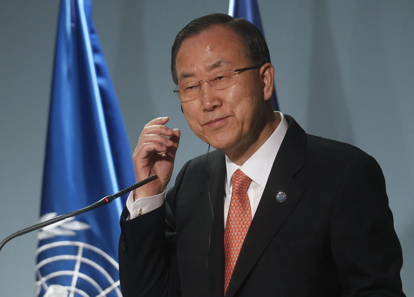 ÜRO peasekretär Ban Ki-moon tänasel pressikonverentsil Andorras.