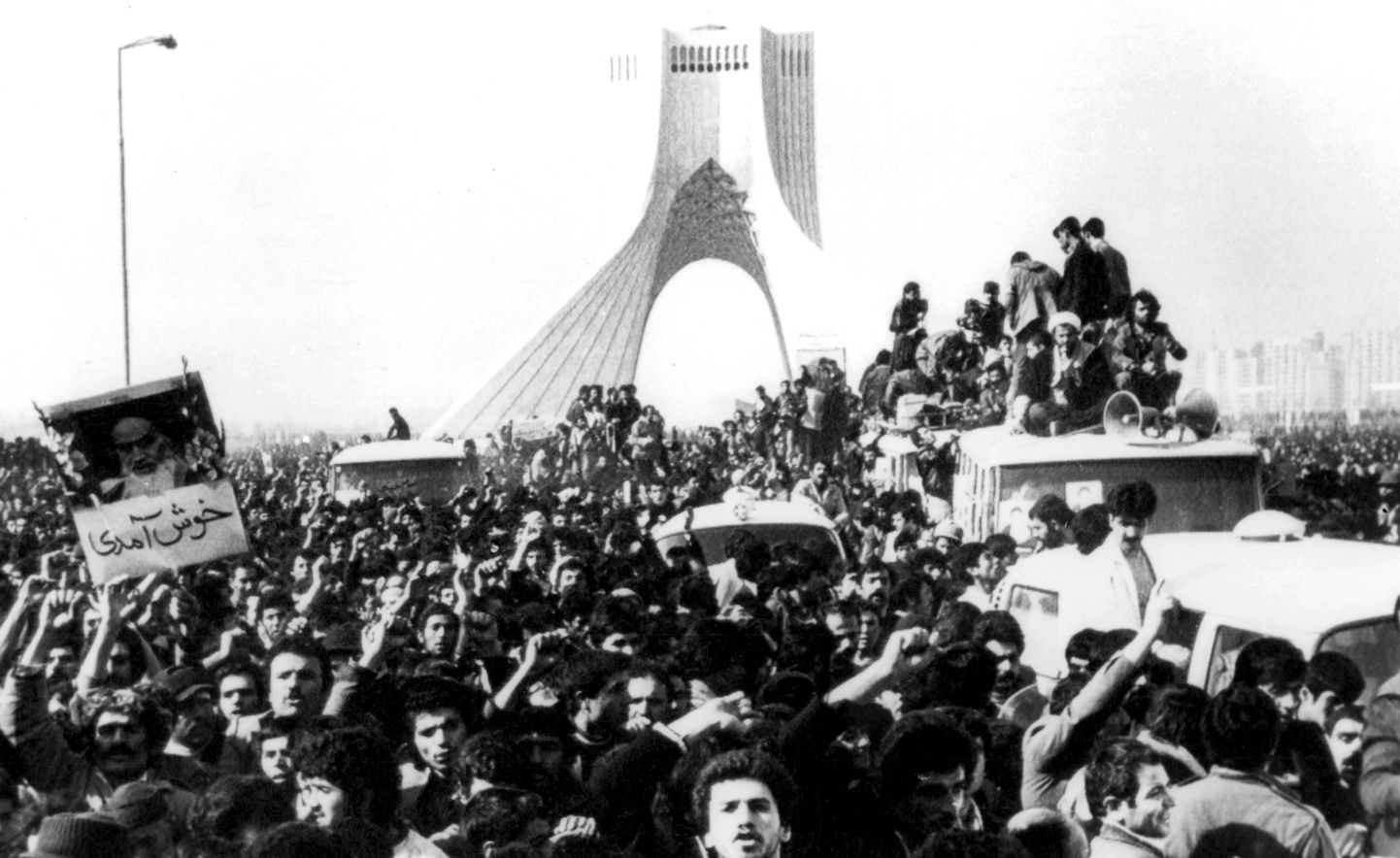 14 aastat eksiilis elanud ajatolla Khomeini Teherani naasmist tervitasid 1979. aasta 1. veebruaril ka kurdid.