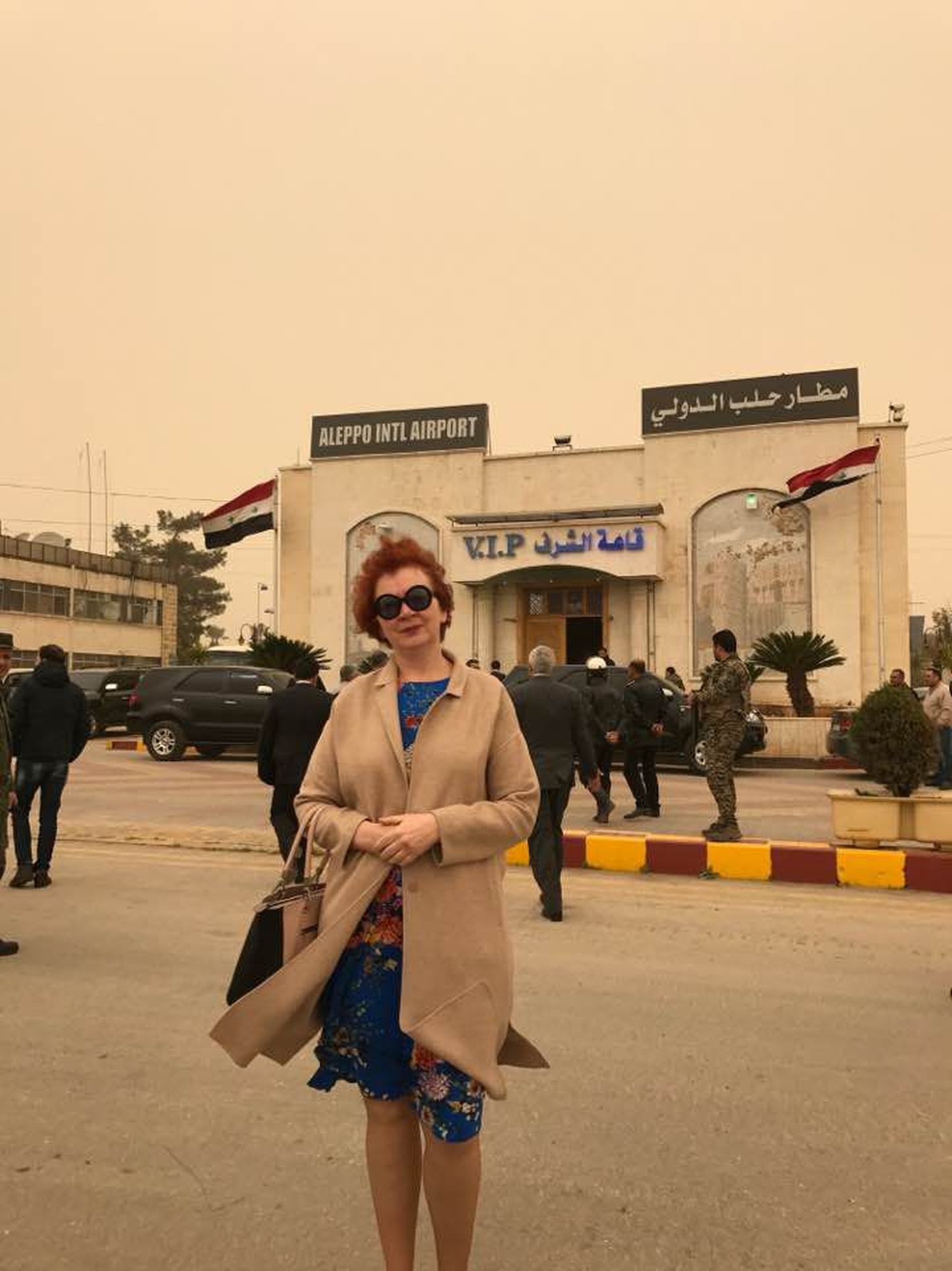 Yana Toom Aleppo lennujaama ees.