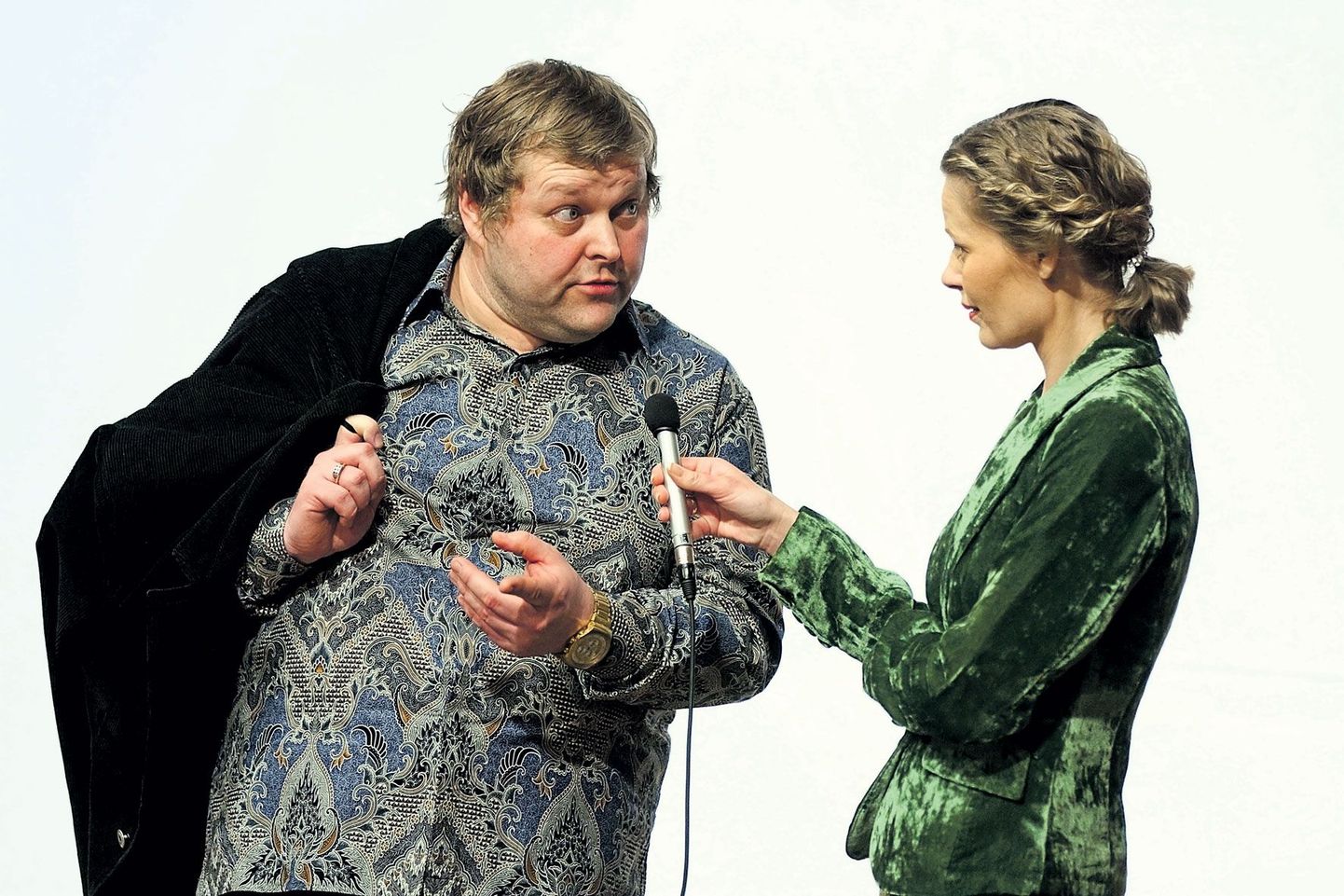 Lavastuses «Rein Pakk otsib naist!» mängivad Rein Pakk ja Helena Merzin.