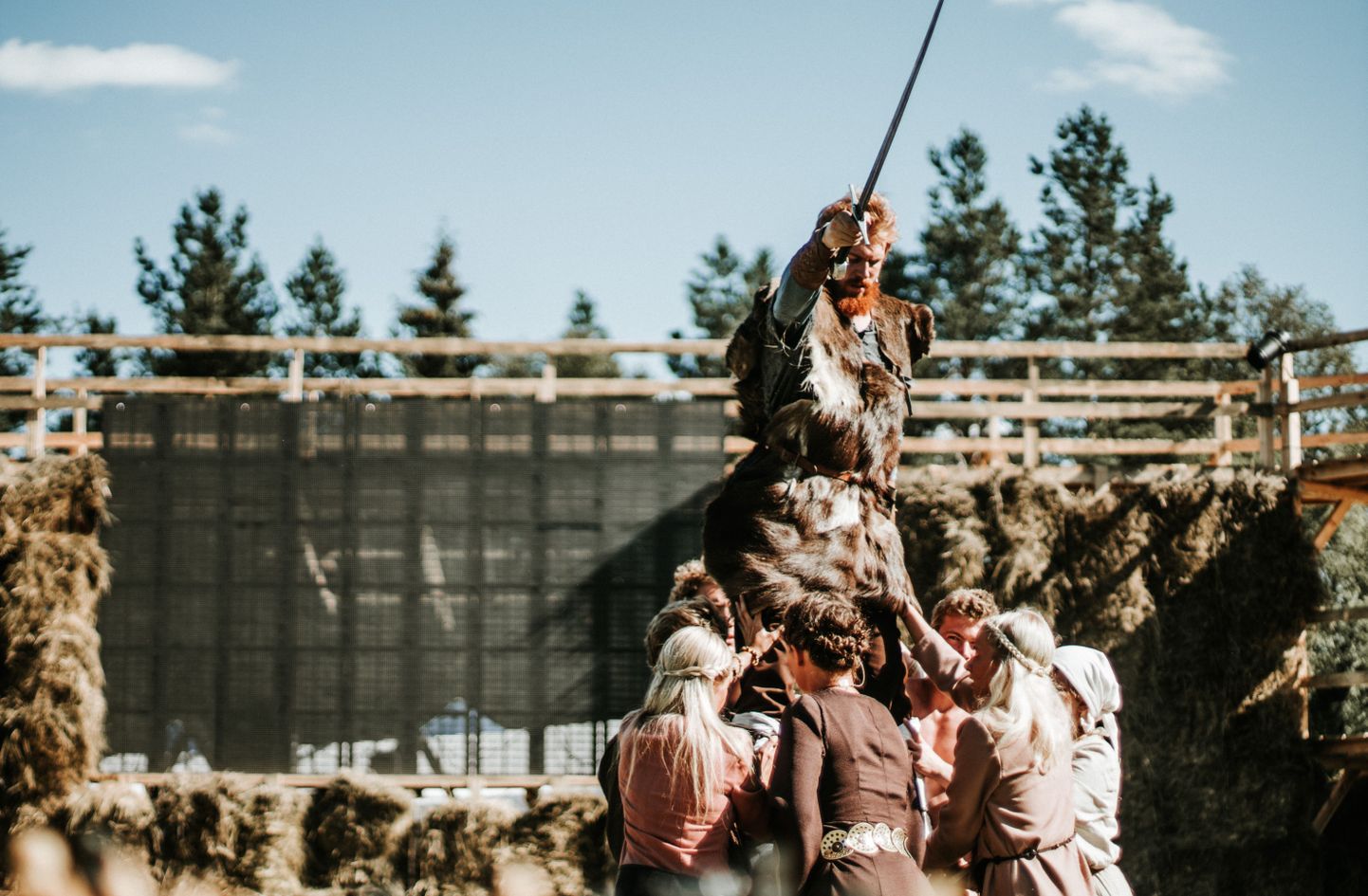 Lõhavere linnamäel etendus augustis Peep Maasiku lavastus «Lembitu-kuningas ilma kuningriigita», peaosas Ott Kartau.